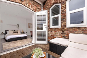 Cosy Studio Apartment with Balcony